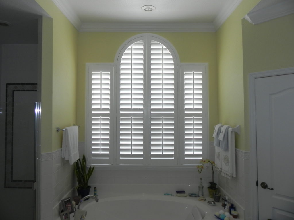 Are Wood Shutters Suitable for Kissimmee Bathrooms? US Verticals